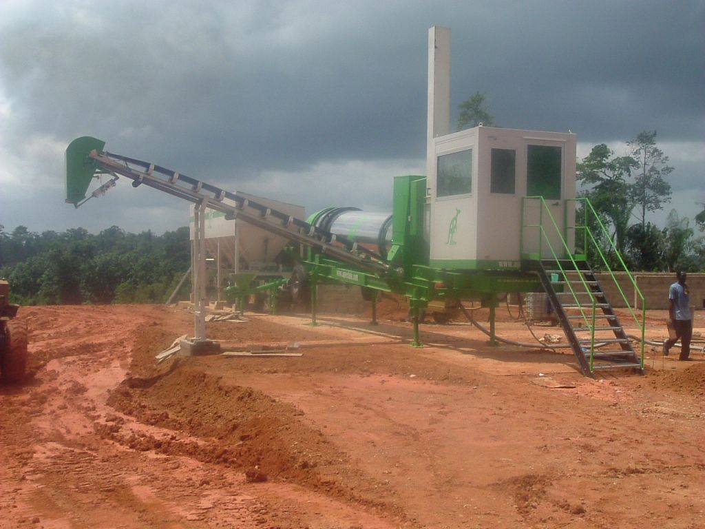 hot asphalt plant with conveyor